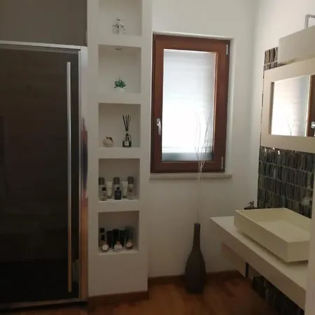 Incantevole Con Finiture Di Pregio *